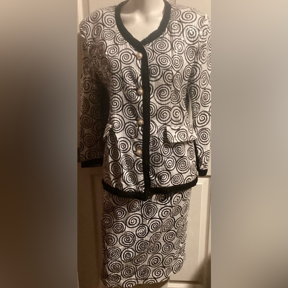 VINTAGE BLACK AND WHITE SEQUENCE SUIT - Picture 1 of 1